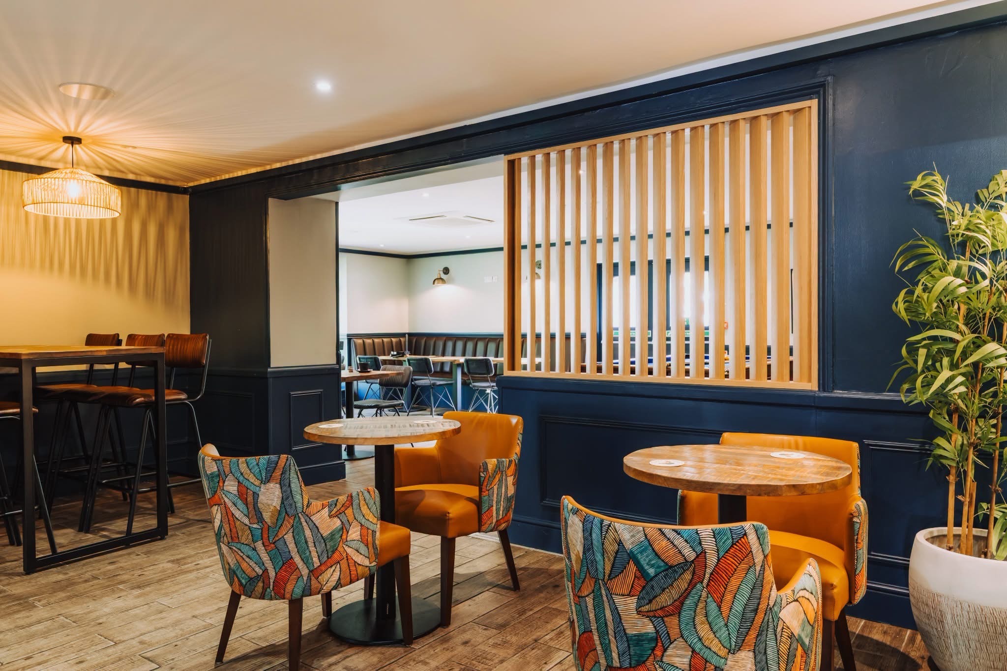 Marina Restaurant – Essex: Completed restaurant seating and timber screen
