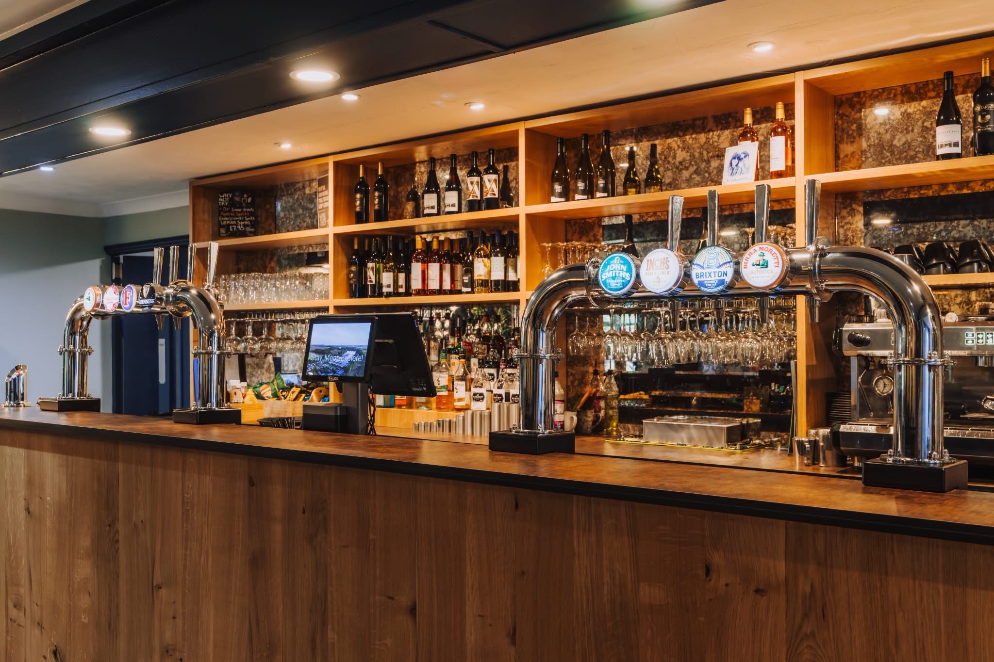 Marina Restaurant – Essex: Completed bar area