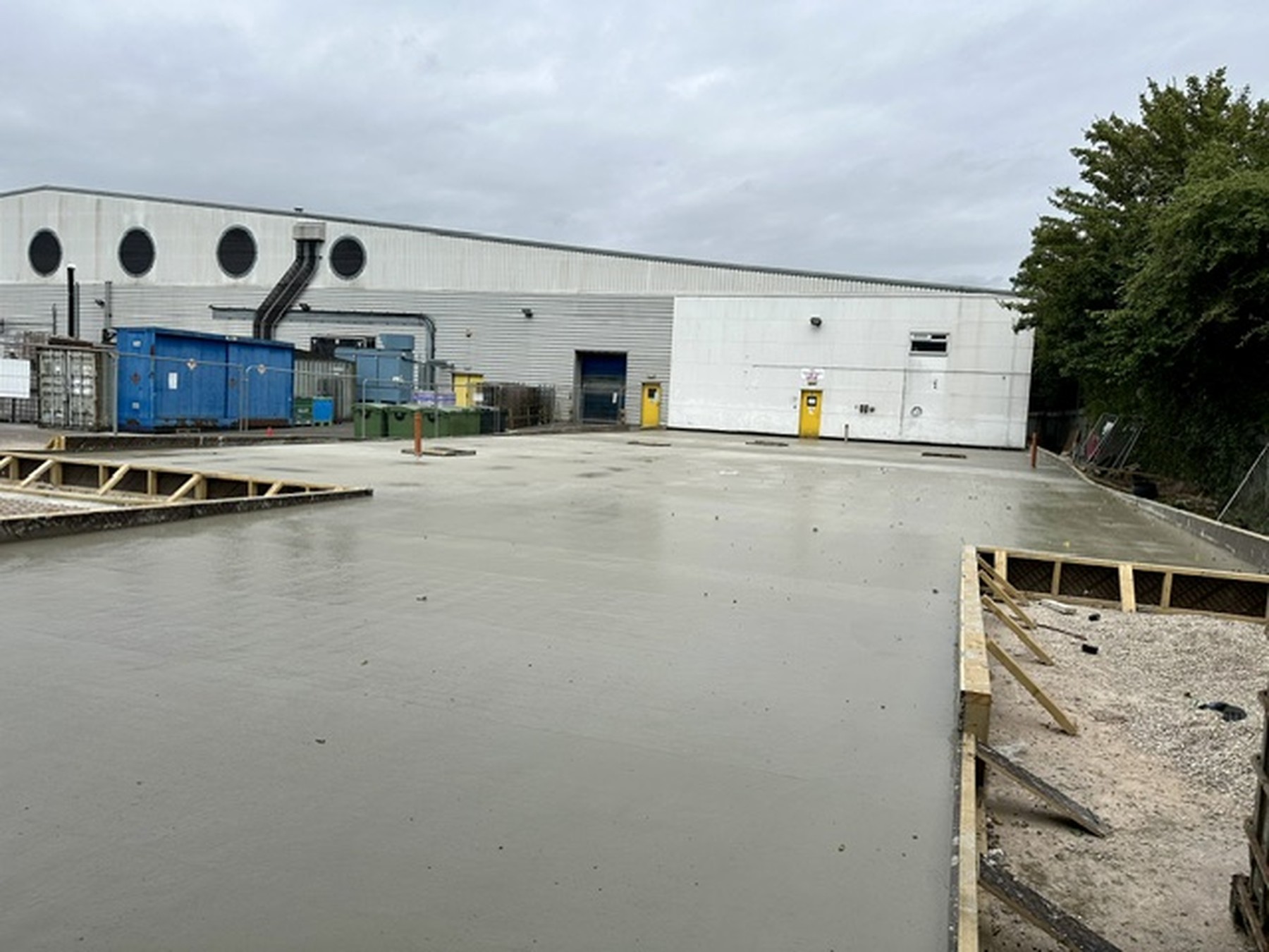 Hull manufacturing facility: Ground-bearing slab works